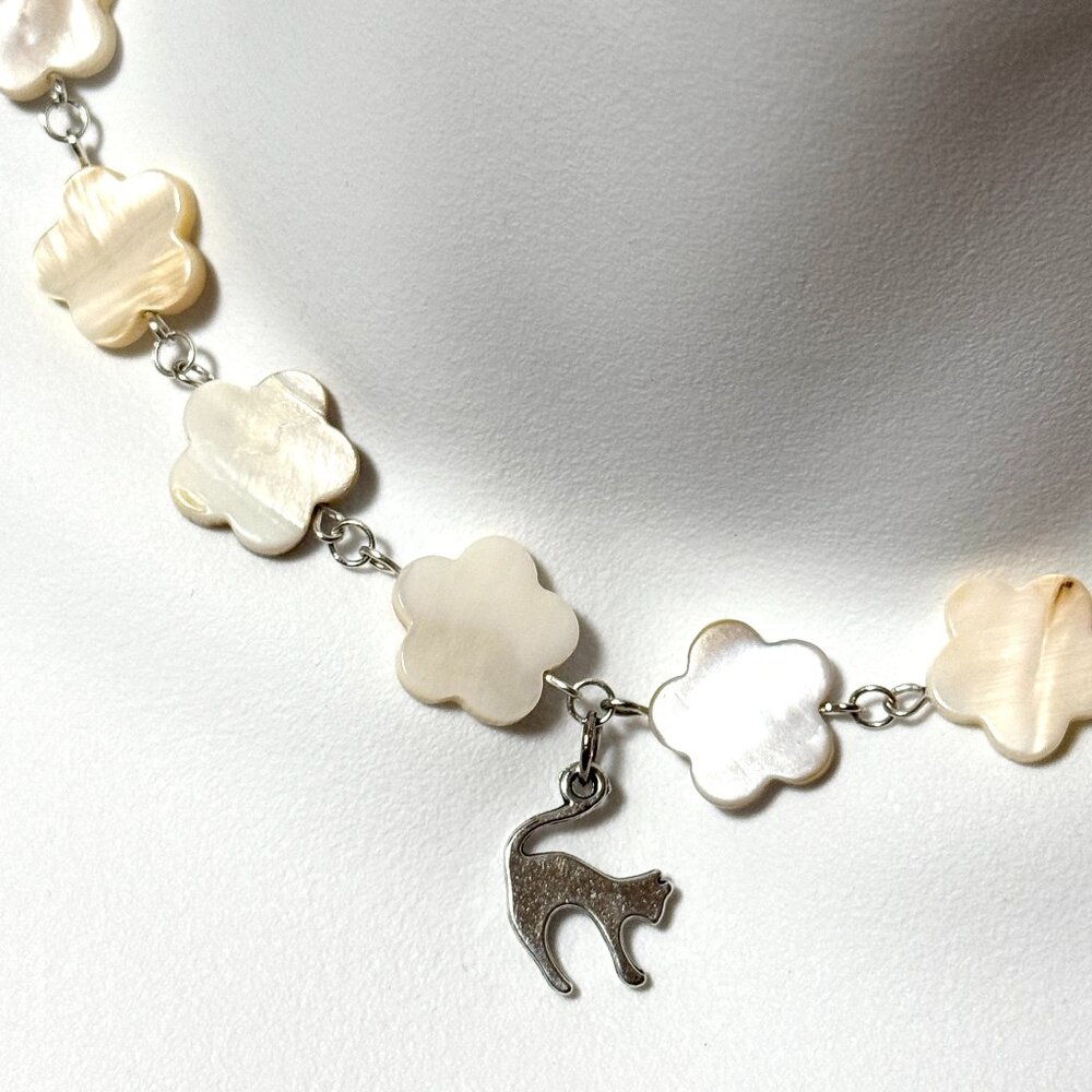 Mother of Pearl Flower Beaded Short Necklace + Cute Slim Cat Pendant